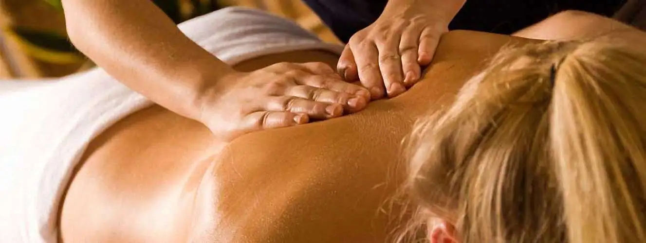 Massagebehandling av rygg och axlar hos MB Massageterapi i Halmstad